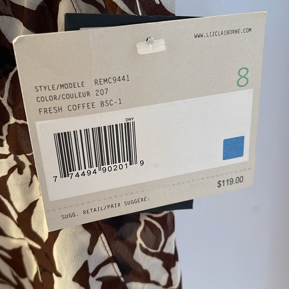 BNWT Liz Claiborne, short sleeve, button down blouse. 8 - Picture 4 of 4